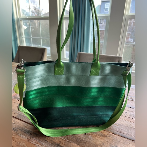NWT Harvey’s Mixed Greens Medium Streamline Tote - Picture 2 of 7